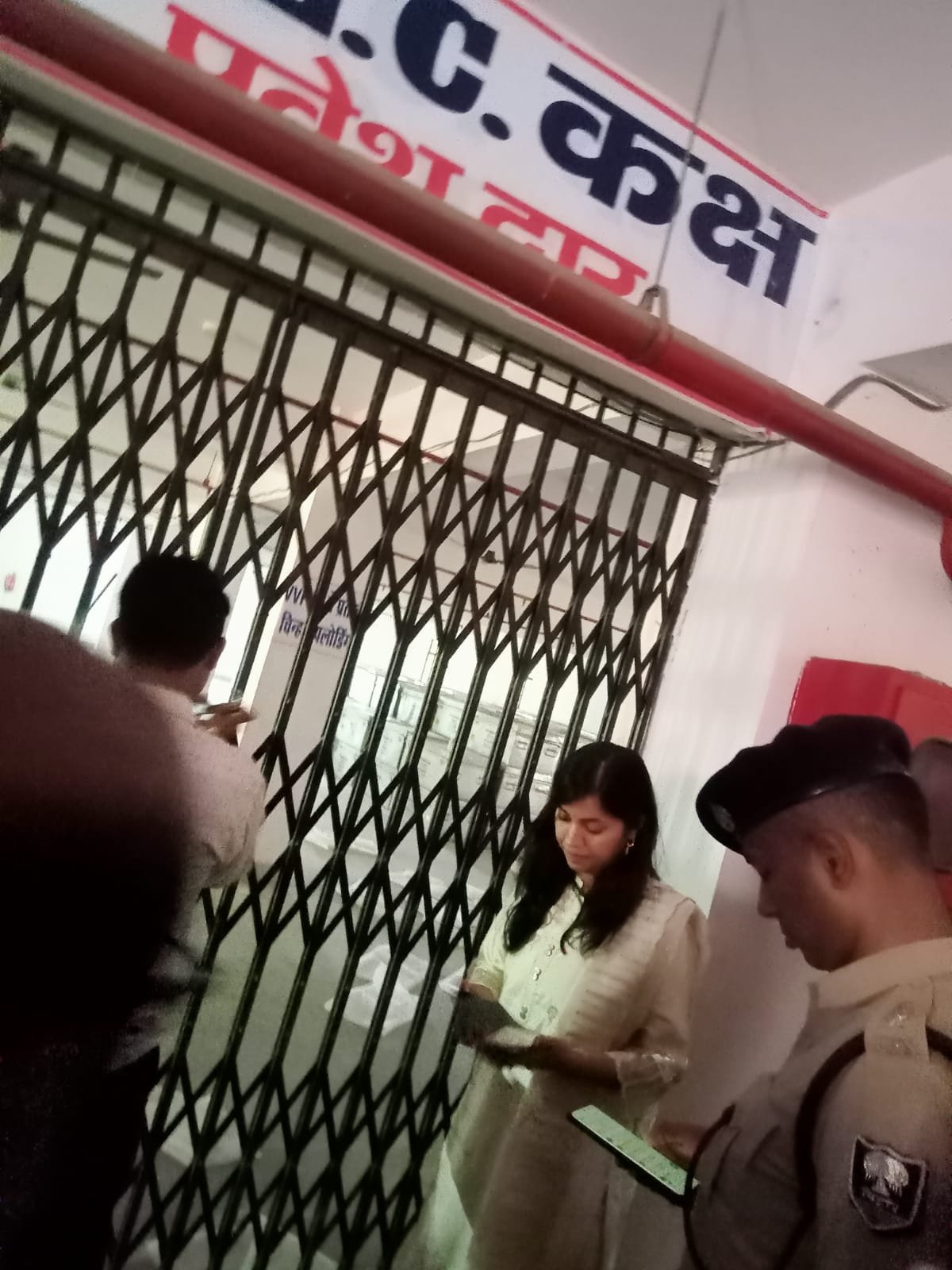 हिंदी समाचार |ईवीएम एवं वी०वी०पैट का आंतरिक...