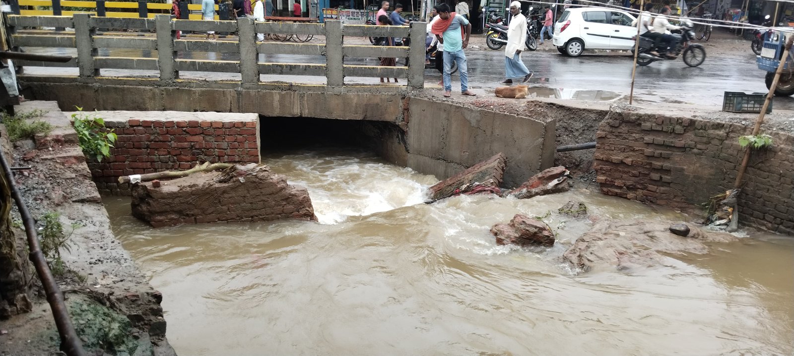 हिंदी समाचार |पहली बारिश में सकला रजवाहा...