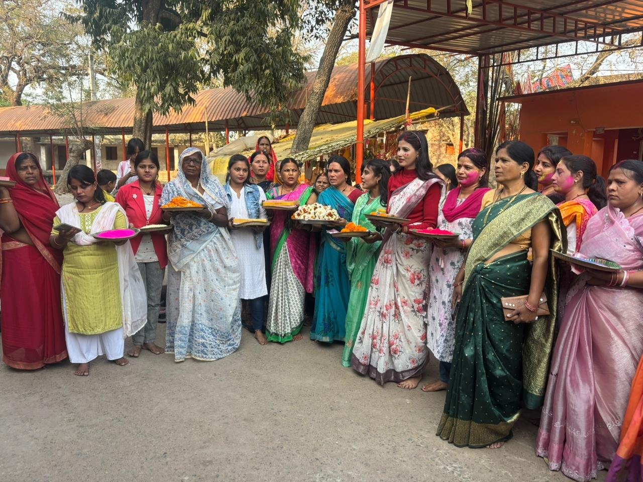 हिंदी समाचार |शिव-पार्वती के संग महिलाओं ने...