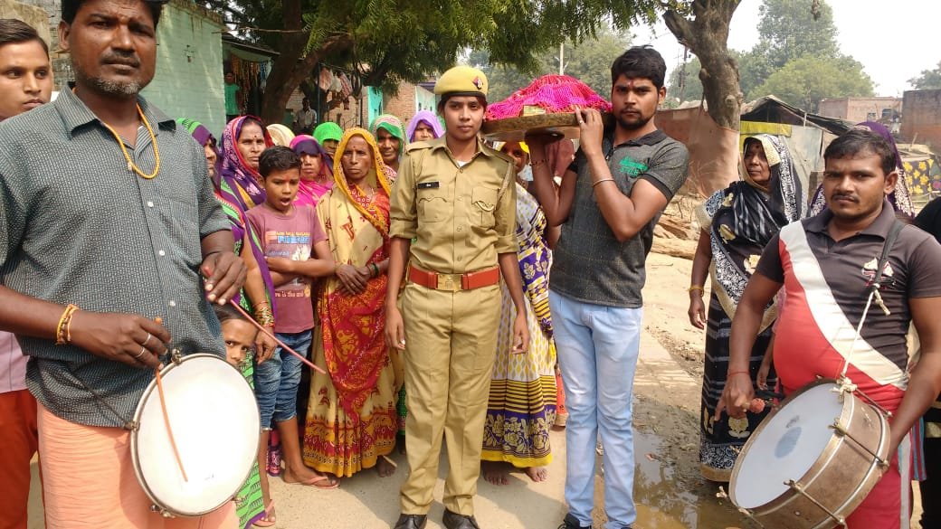 हिंदी समाचार | गरीब की बेटी की पुलिस में भर्ती बेटी ने बढ़ाई गांव की शान