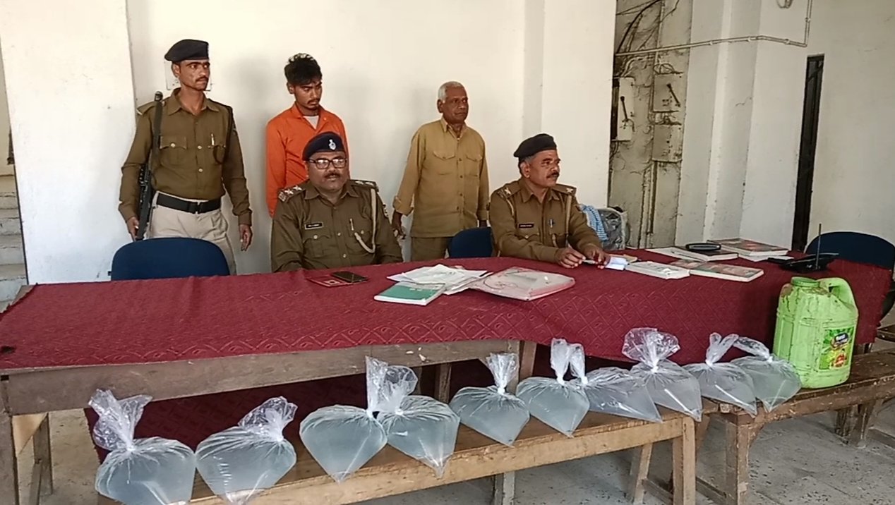हिंदी समाचार |70 लीटर देशी महुआ वाली शराब के...