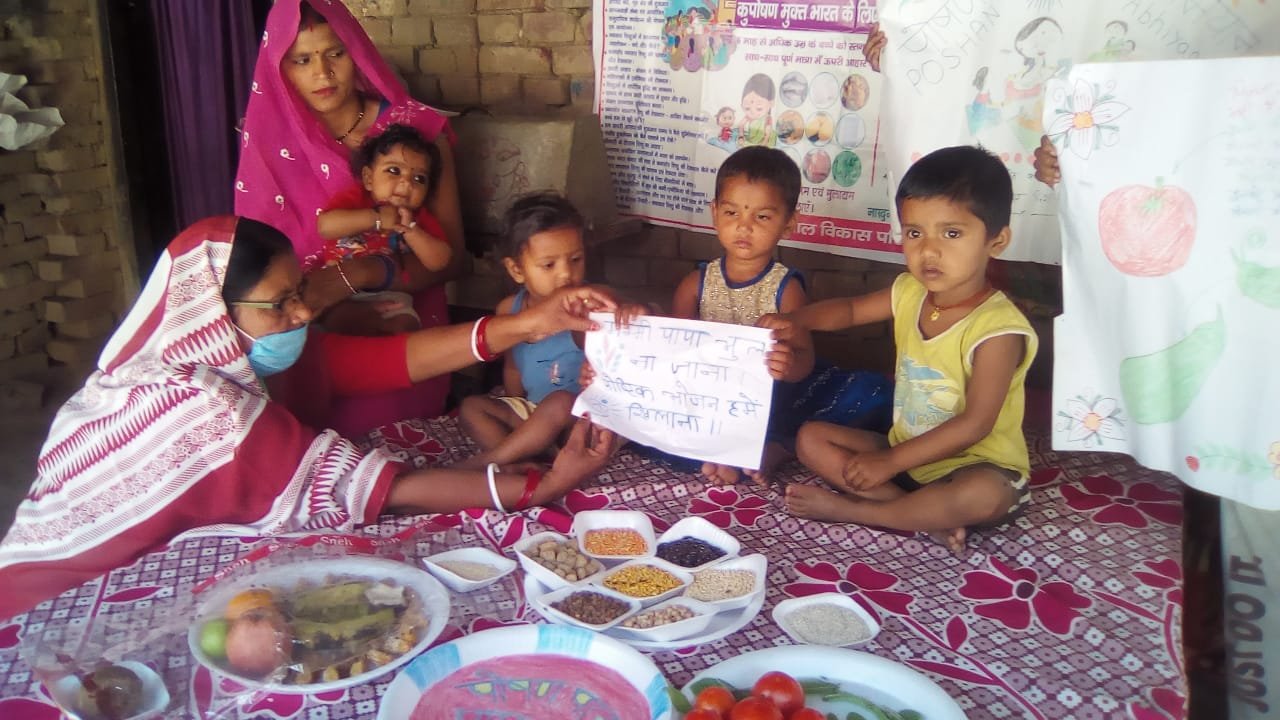 हिंदी समाचार |घर घर जाकर बच्चों व महिलाओं को...