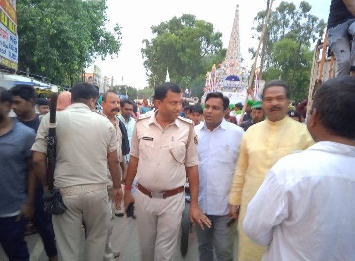हिंदी समाचार |गाजे बाजे के साथ निकाला गया...