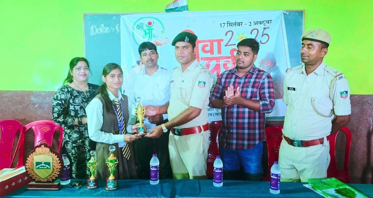 हिंदी समाचार |संत जोसेफ स्कूल परिसर में...