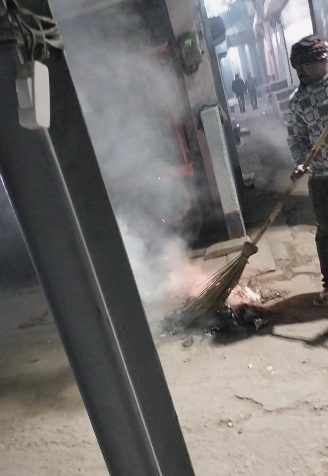 हिंदी समाचार | नगर के बीचों-बीच कचरे का अंबार,...