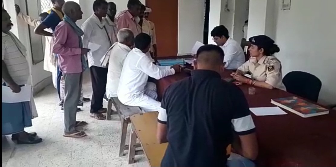 हिंदी समाचार |थाना परिसर में लगा सप्ताहिक...