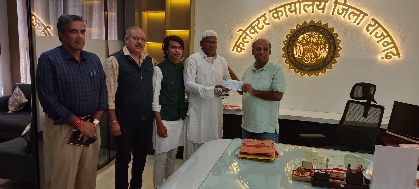 हिंदी समाचार |वारिस खान बने जिले के पहले...
