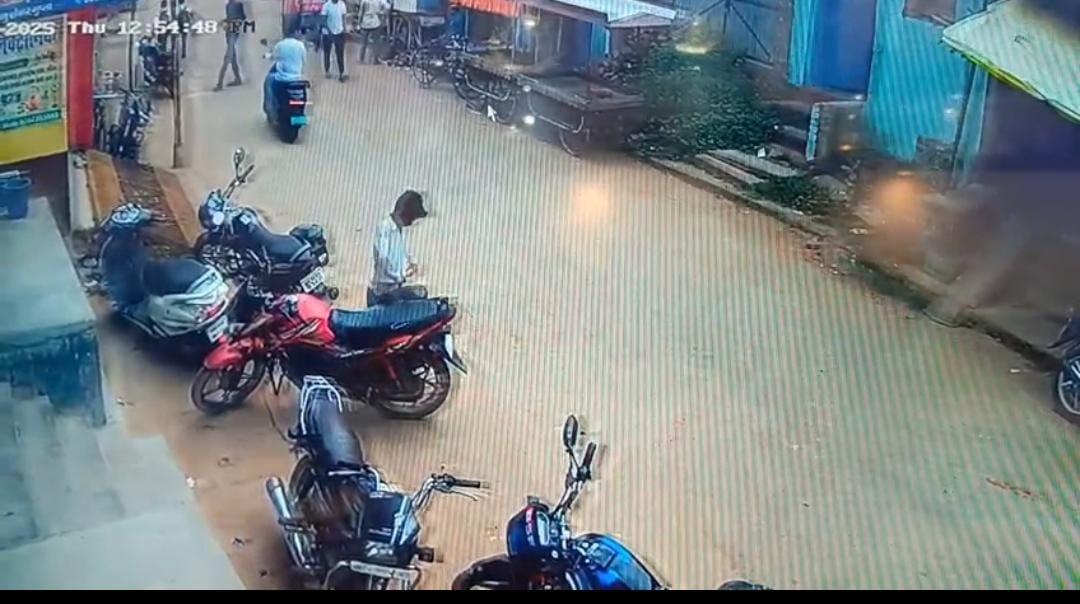 हिंदी समाचार |बाइक की डिक्की से 50 हजार...