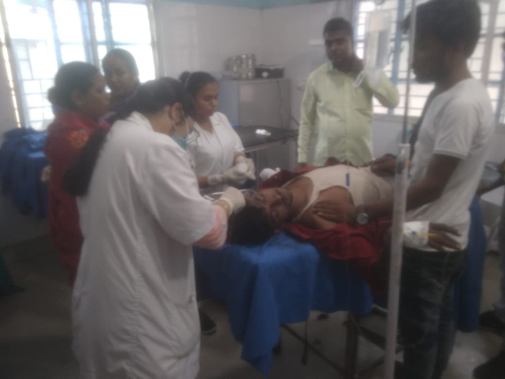 हिंदी समाचार |मोटरसाइकिल का संतुलन खोने से...