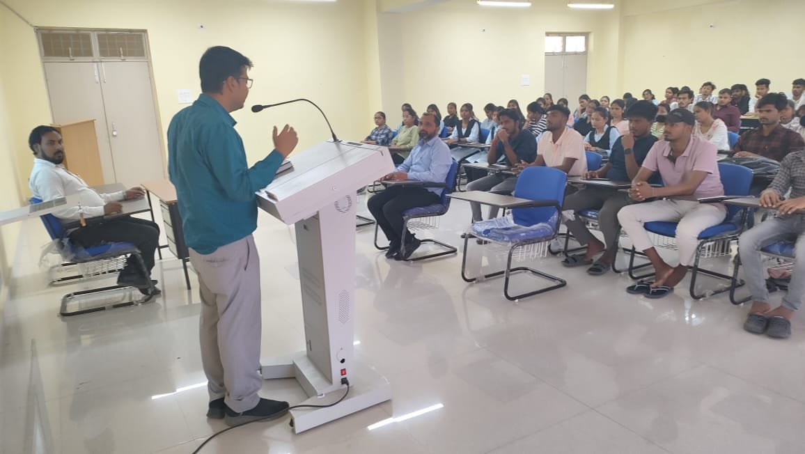 हिंदी समाचार |एक दिवसिय करियर मार्गदर्शन...