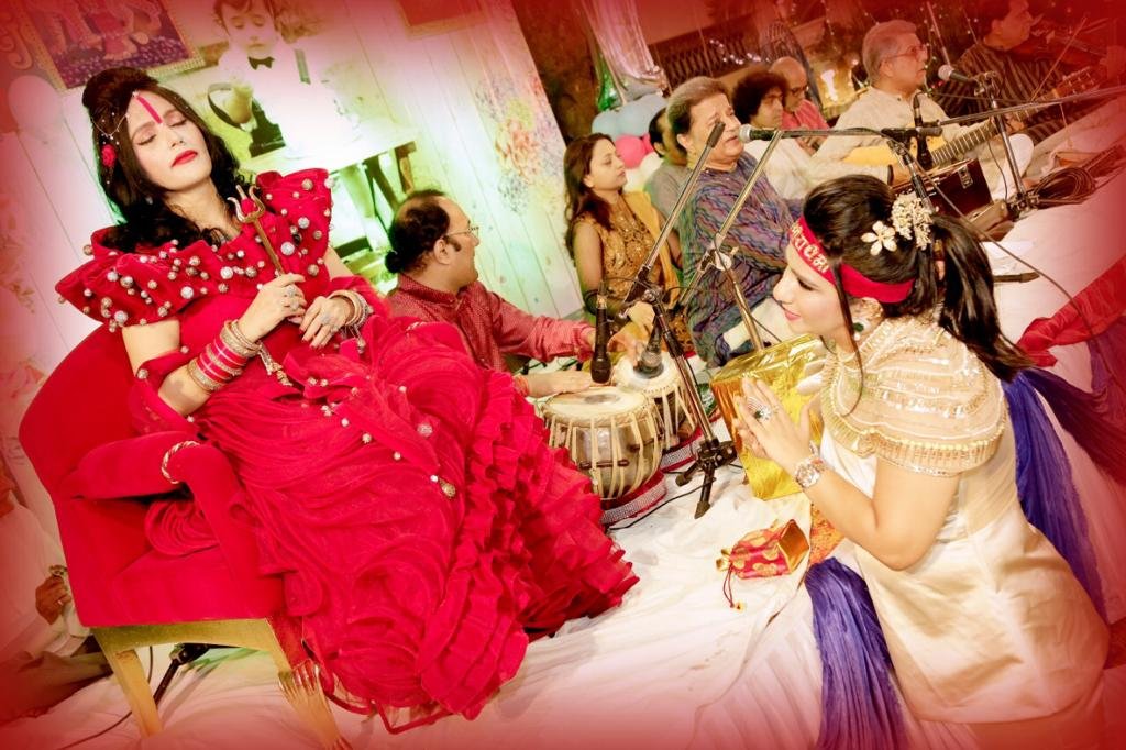 हिंदी समाचार |राधे मां की उपस्थिति में...