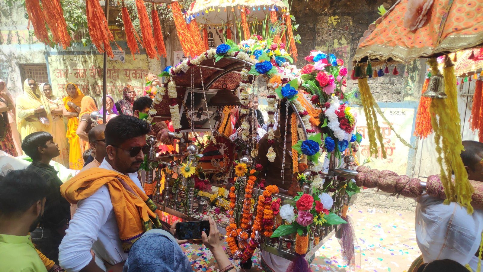 हिंदी समाचार |शाही पालकी में विराजित होकर...