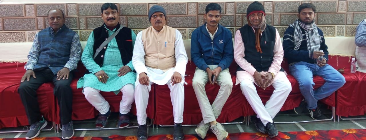 हिंदी समाचार | केटी के संरक्षक, जीके शर्मा को आजमगढ़ में शादी समारोह में पत्रकारों ने घेरा