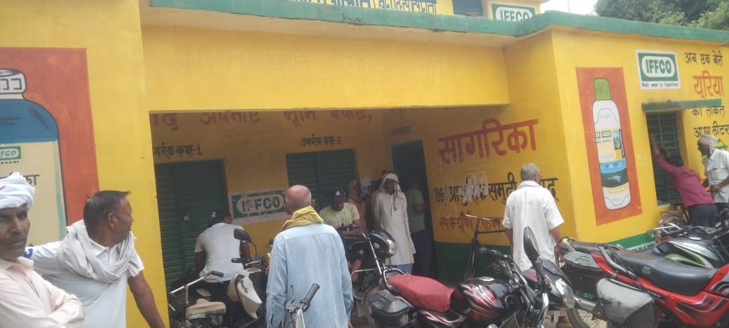 हिंदी समाचार |समितियों पर खाद न मिलने से...