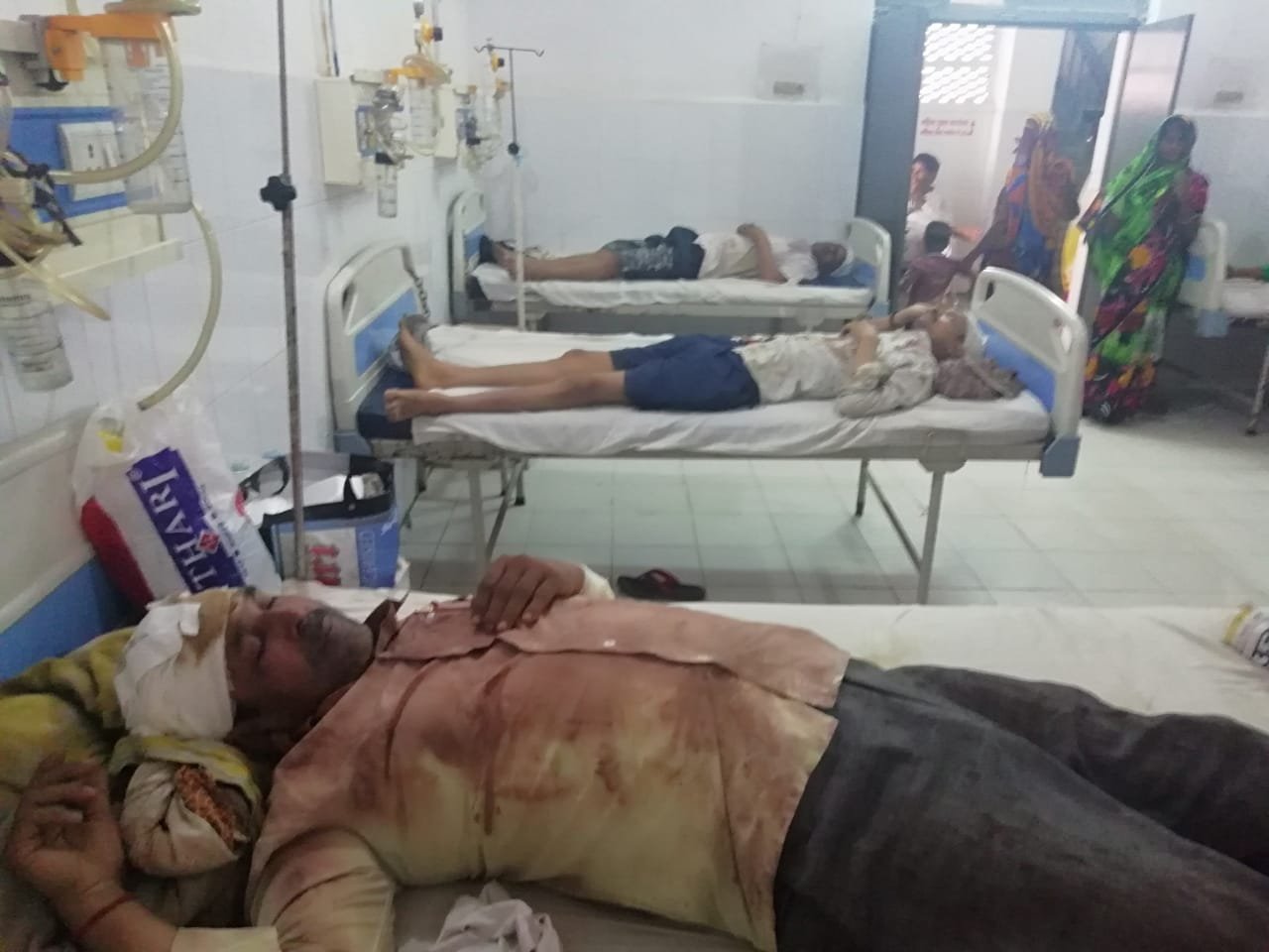 हिंदी समाचार |युवक पिटता रहा पर पुलिस बचाने...