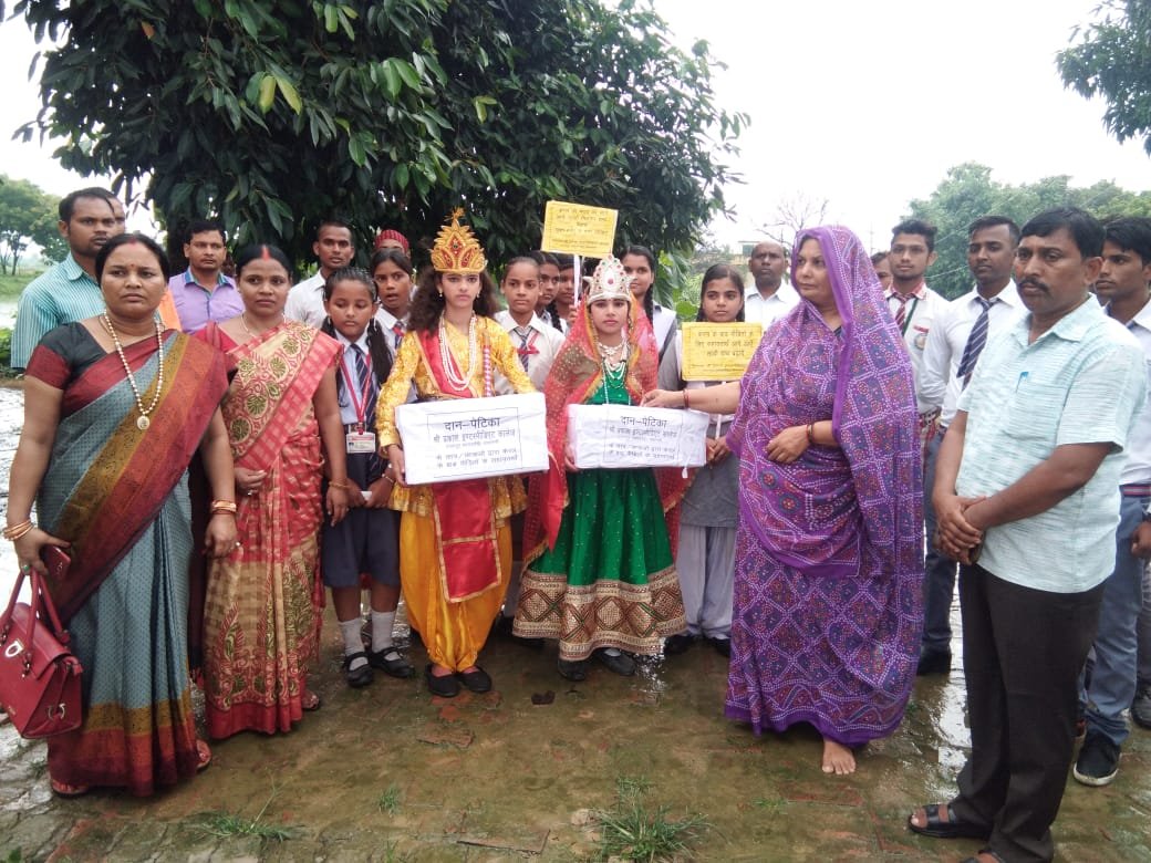 हिंदी समाचार |केरल बाढ़ पीड़ितों के...