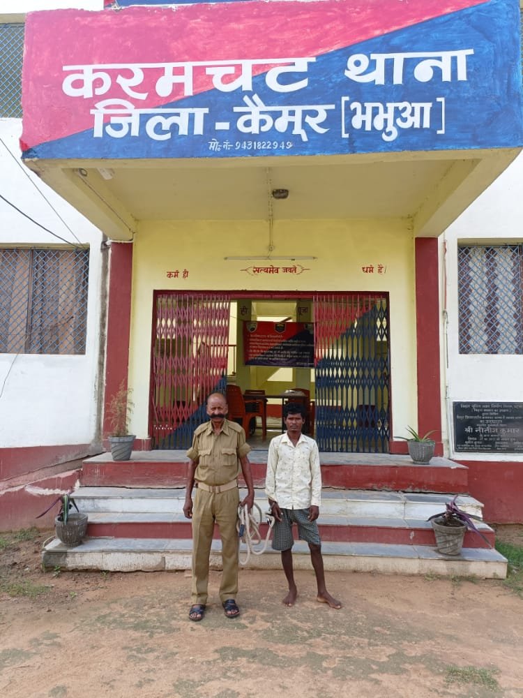 हिंदी समाचार |देसी शराब के साथ विक्रेता को...