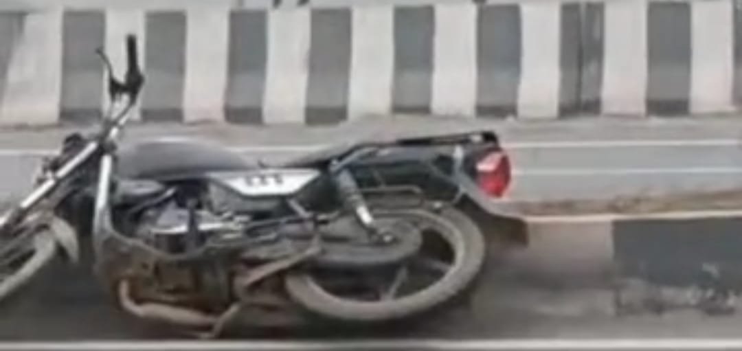 हिंदी समाचार |बिना नंबर प्लेट की लावारिस...