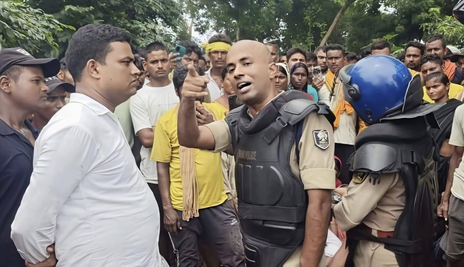 हिंदी समाचार |मजदूर को घर बुलाकर गोली मारा...