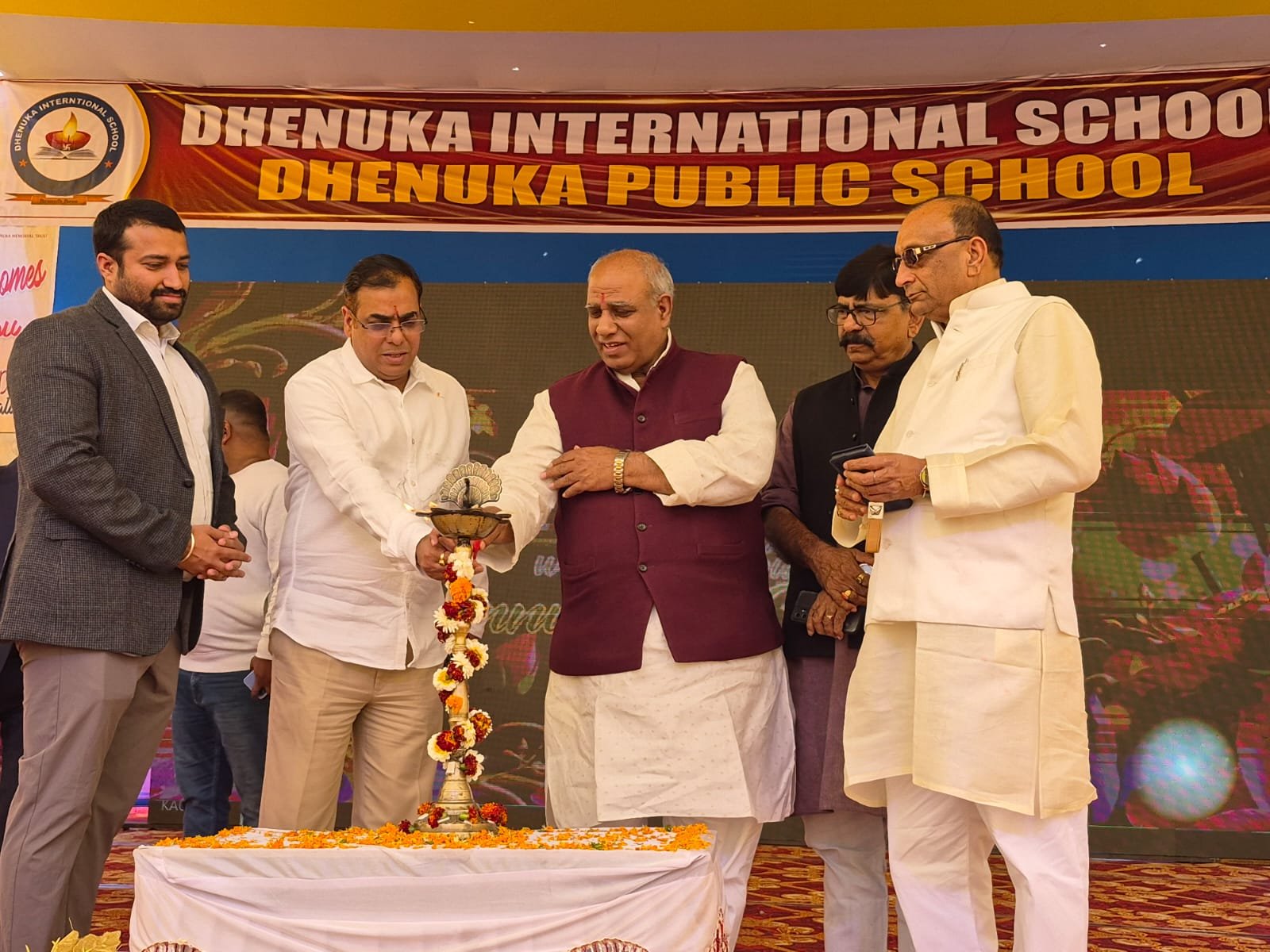 हिंदी समाचार |धेनुका इंटरनेशनल स्कूल में...