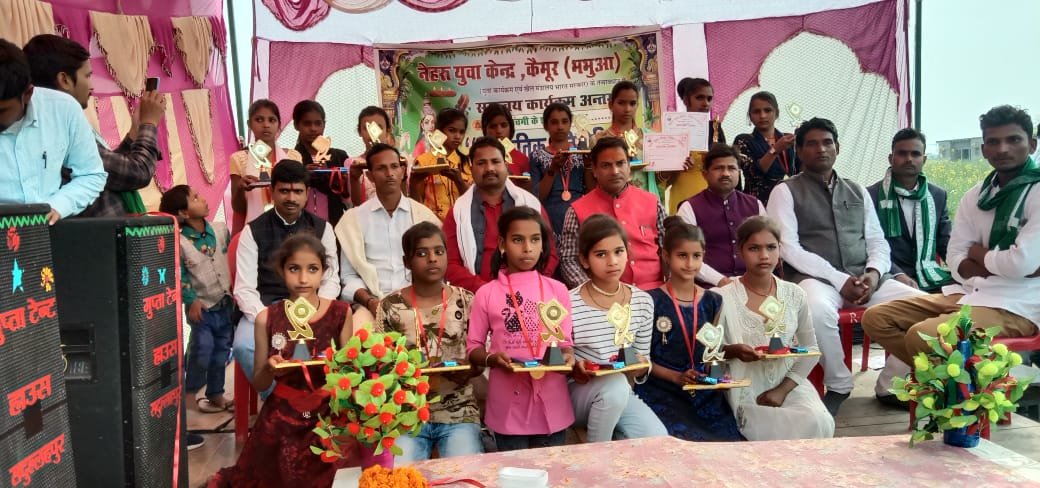 हिंदी समाचार |बसंत पंचमी के अवसर पर बेटियां...