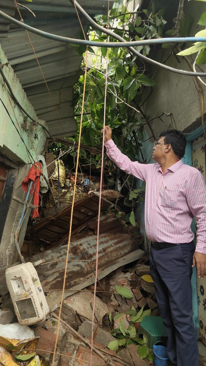 हिंदी समाचार |गायत्री नगर में पहाड़ी खिसकी,...