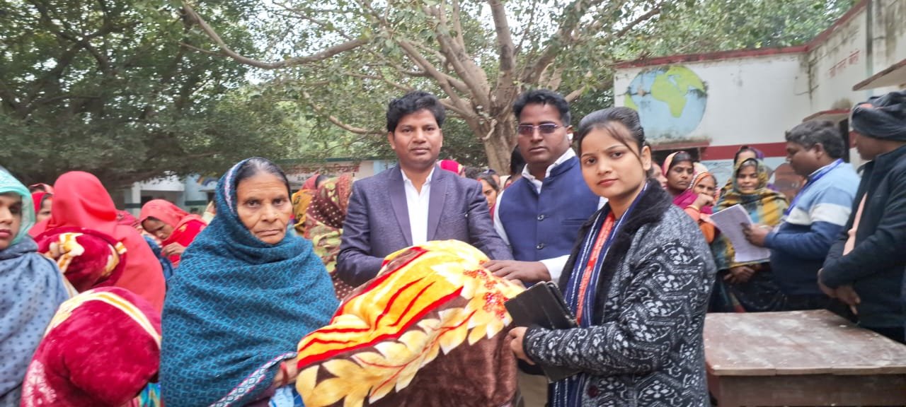 हिंदी समाचार |निःशुल्क कंबल व सेनेटरी पैड...