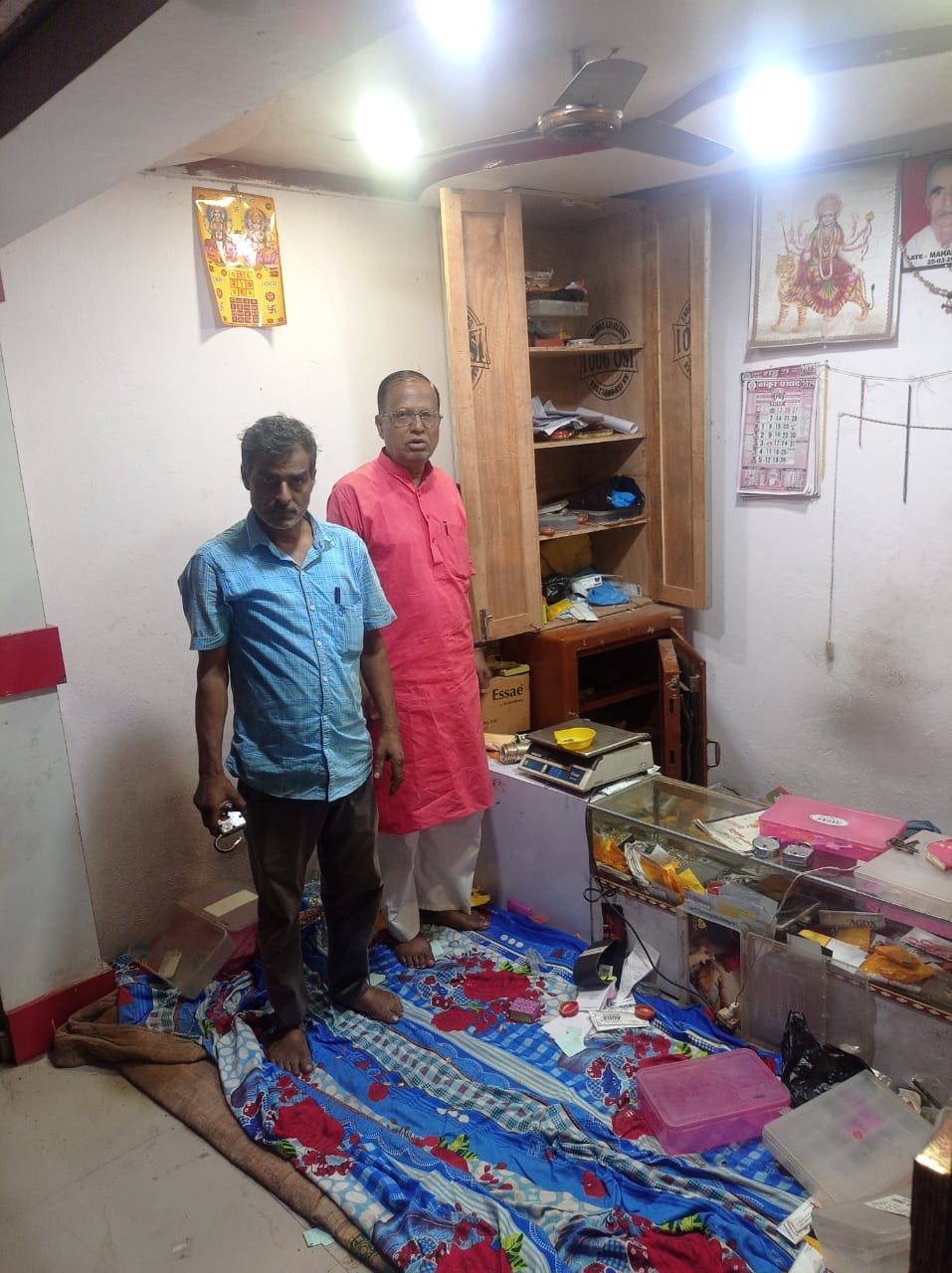 हिंदी समाचार |ज्वेलरी दुकान में चोरी, सब्जी...