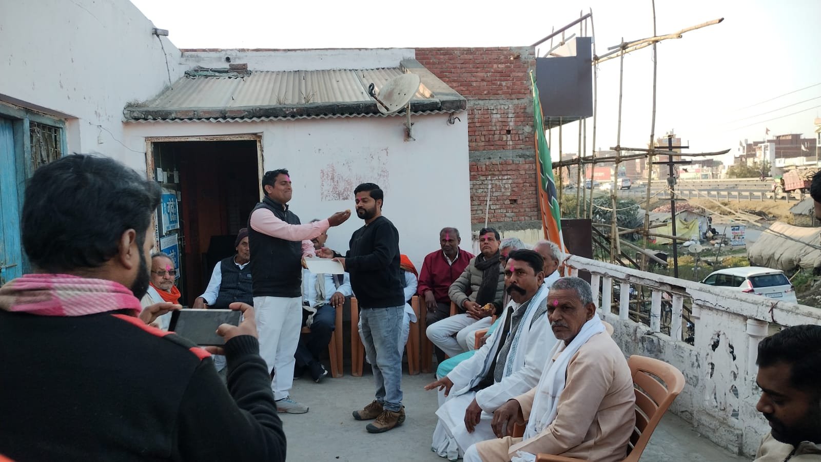 हिंदी समाचार |भाजपा की जीत पर कार्यकर्ताओं...