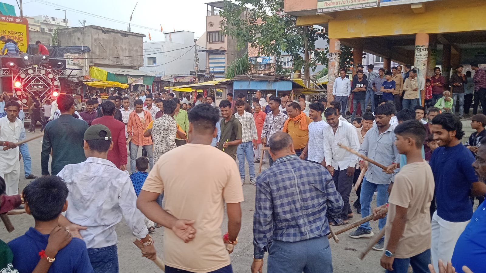 हिंदी समाचार |तलेन में धूमधाम से मनाया गया...