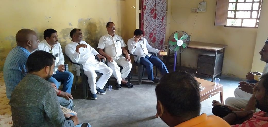 हिंदी समाचार |पत्रकार के घर पहुँचकर शोक...