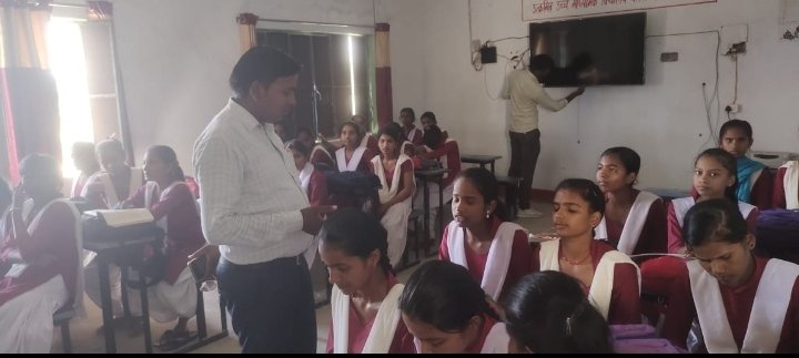 हिंदी समाचार |प्रखंड प्रमुख ने विद्यालयों...