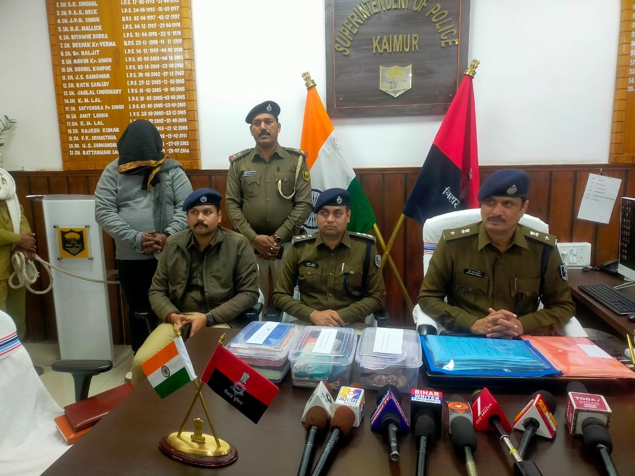 हिंदी समाचार |अवैध सूदखोरी का भंडाफोड़245...