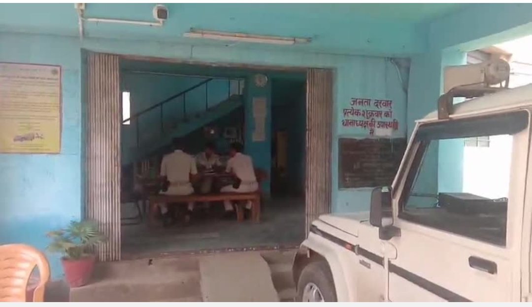 हिंदी समाचार |रामगढ़ खोरहरा रोड पर शराब...
