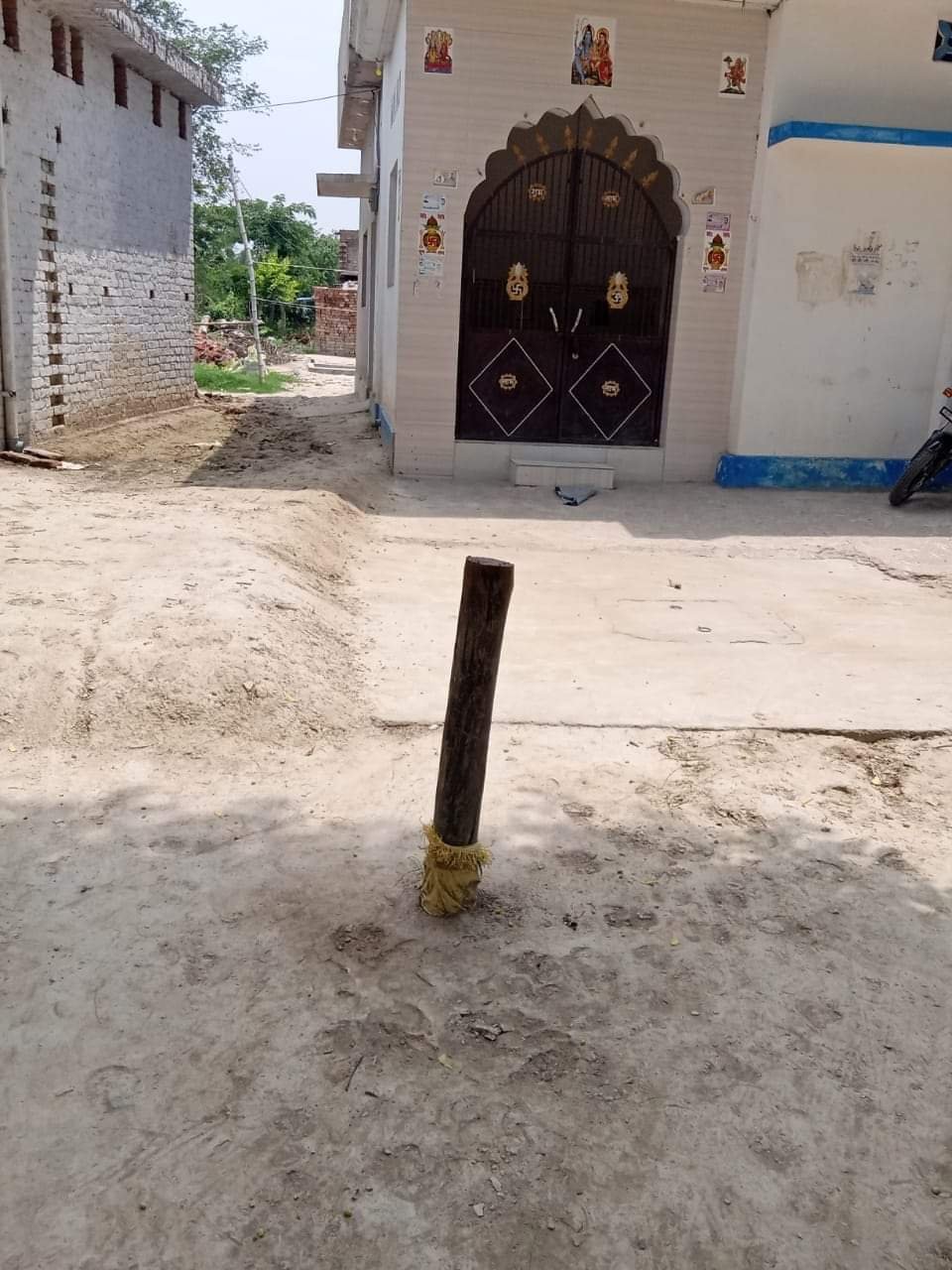 हिंदी समाचार |गांव के आम रास्ते को अवरुद्ध...