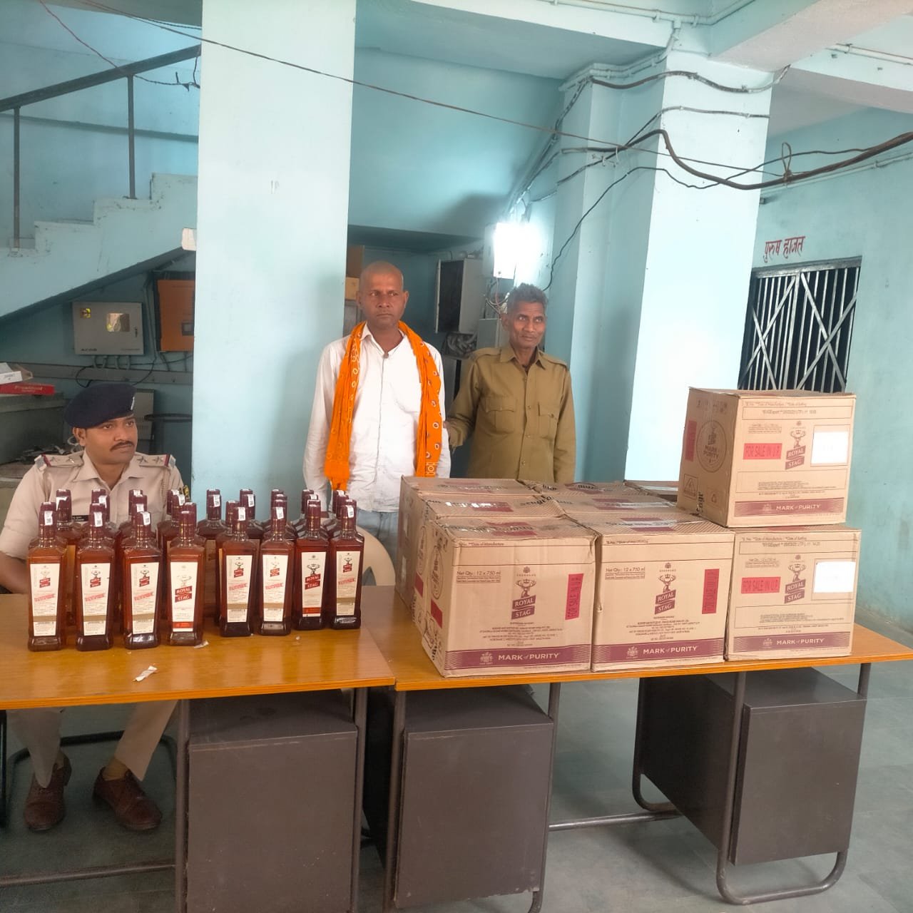 हिंदी समाचार |लग्जरी कार से 117 लीटर अंग्रेजी...