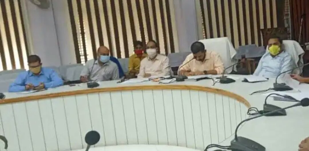 हिंदी समाचार |मण्डलायुक्त एम पी अग्रवाल की...