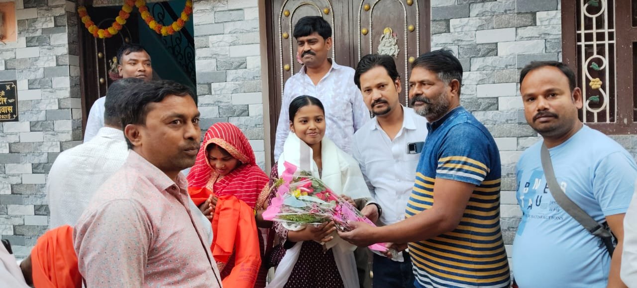 हिंदी समाचार |इंटर रोहतास टापर को नगर पूजा...