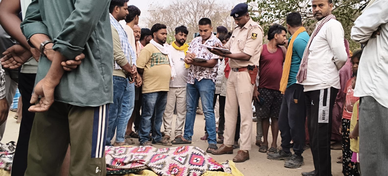 हिंदी समाचार |डंपर की टक्कर से बाइक सवार की...