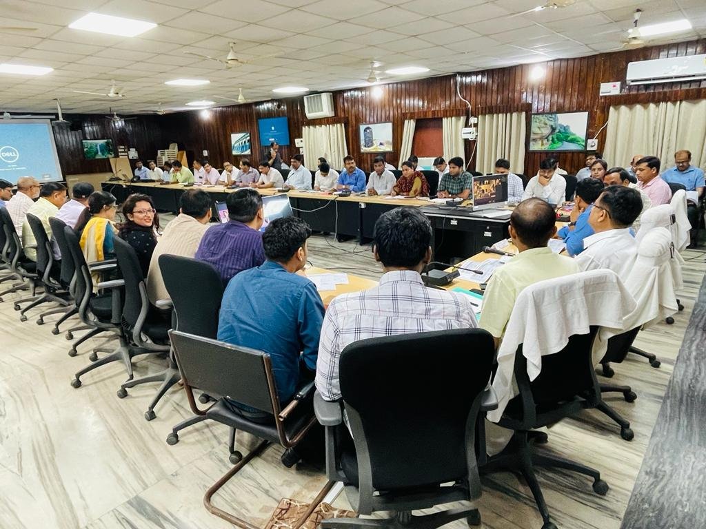 हिंदी समाचार |जिला पदाधिकारी द्वारा जिला...