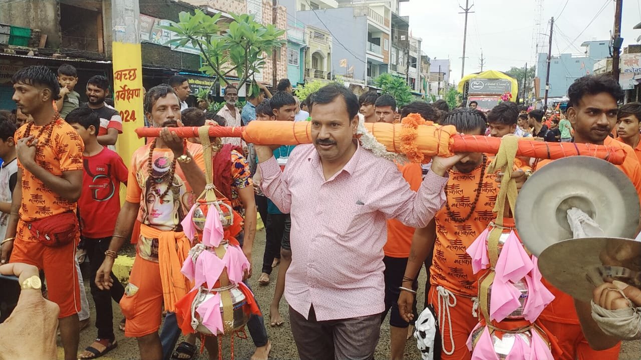 हिंदी समाचार |कुरावर में बम बम भोले कावड़...