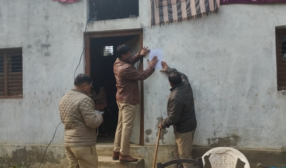 हिंदी समाचार |6 माह से फरार अभियुक्त के घर...