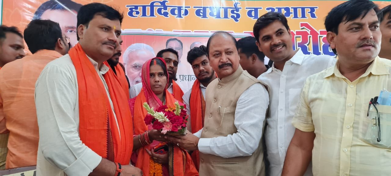 हिंदी समाचार |जौनपुर नवनिर्वाचित प्रधानों...