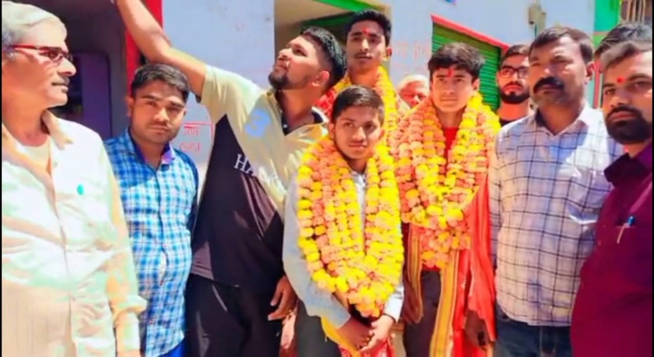 हिंदी समाचार |दसवीं में जिला में अव्वल...