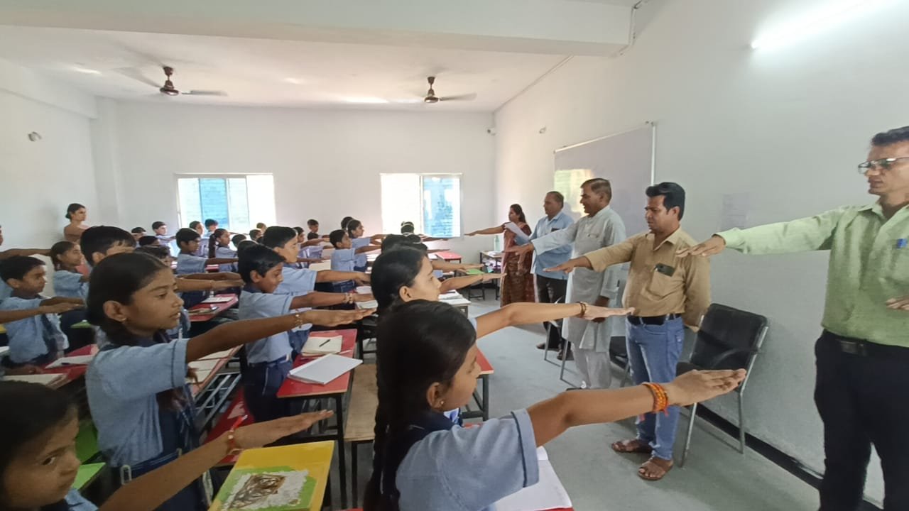 हिंदी समाचार |एसबीएस स्कूल में स्वच्छता...