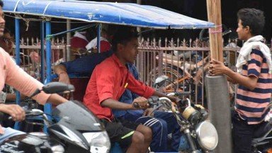 हिंदी समाचार |ई रिक्शा बन रही यातायात के गले...