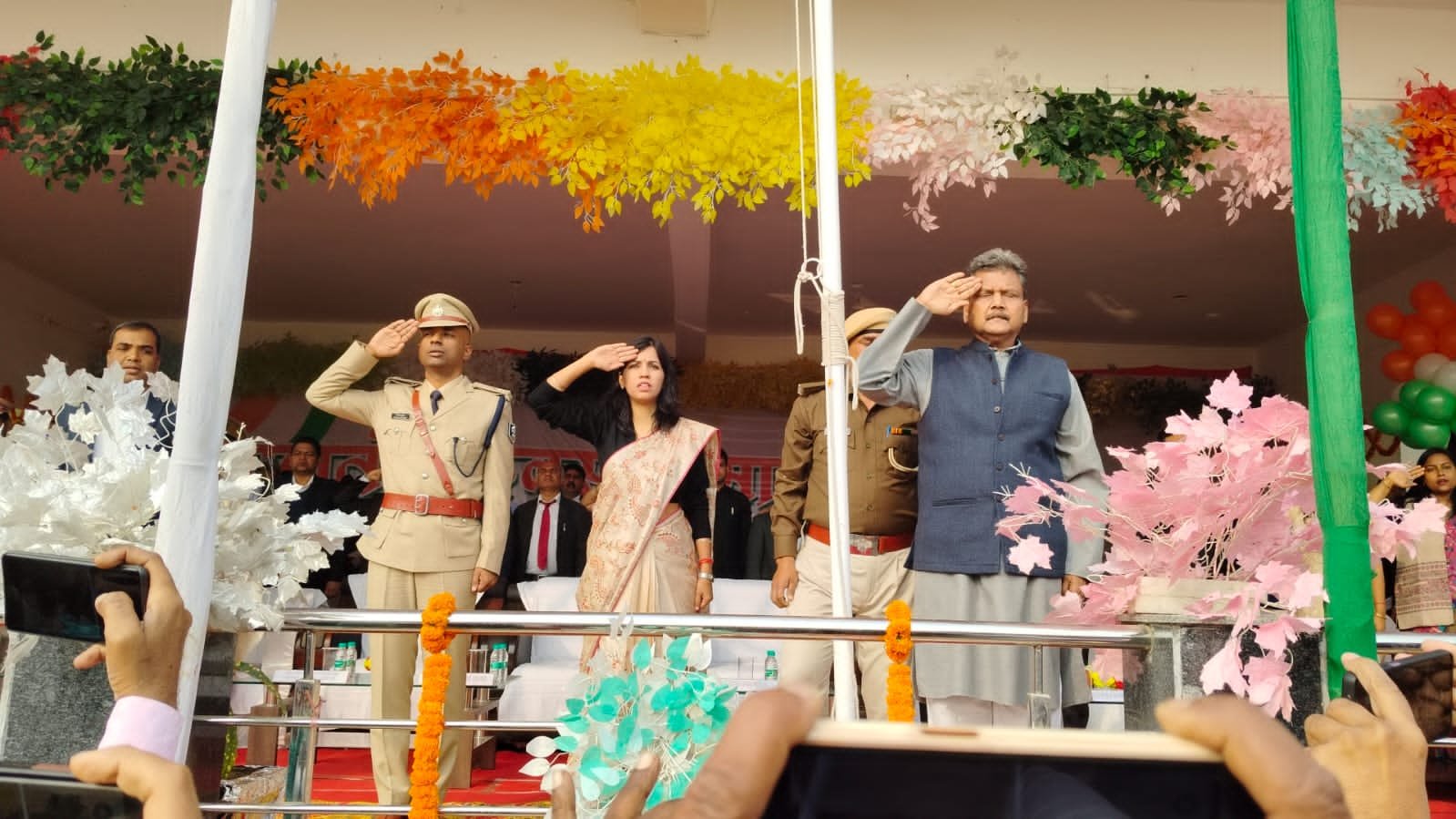 हिंदी समाचार |आन बान शान से लहराया तिरंगा