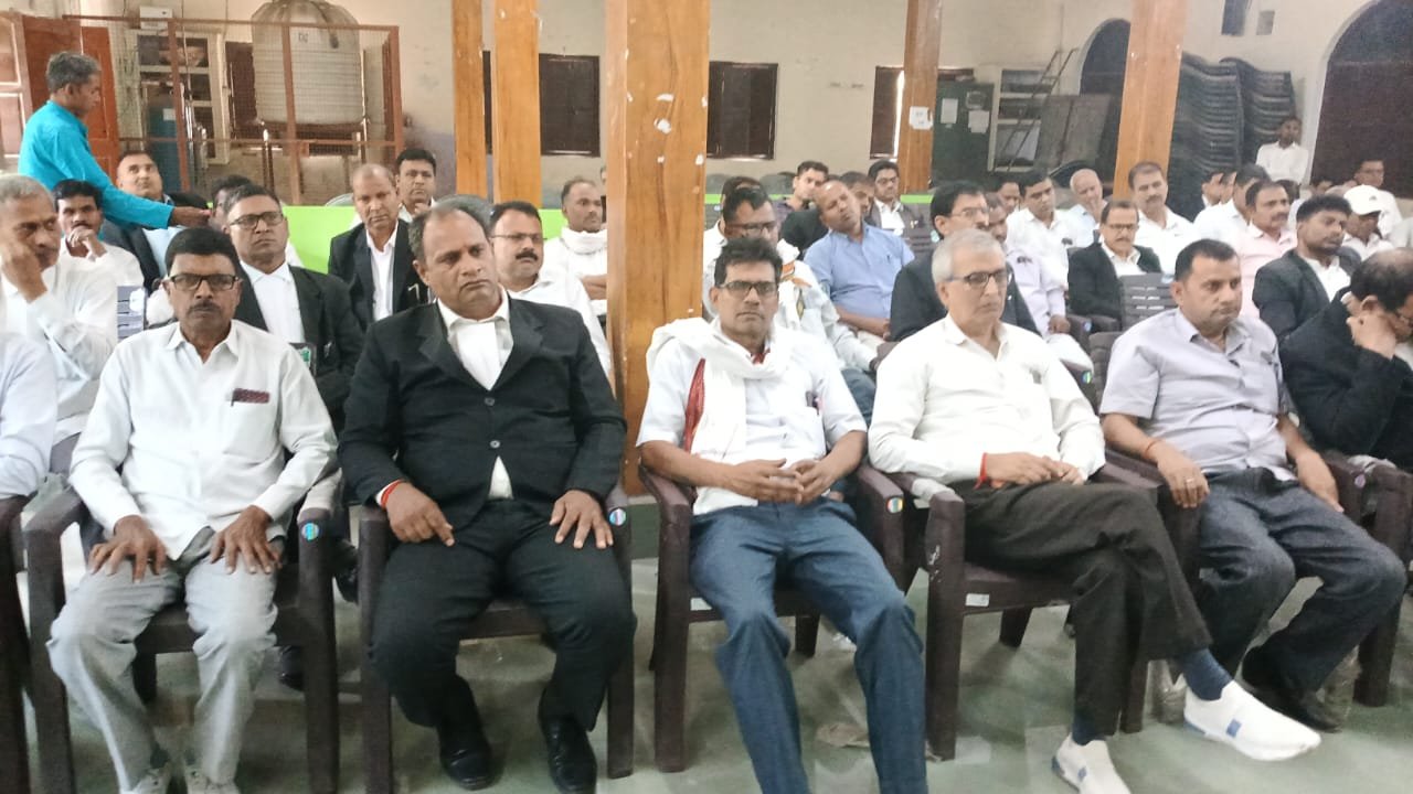 हिंदी समाचार |अधिवक्ता समरेंद्र कुमार के...