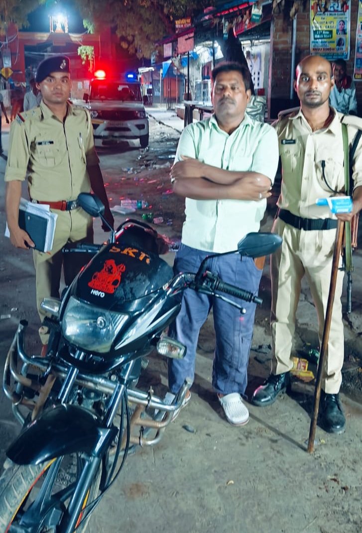 हिंदी समाचार |चोरी की मोटरसाइकिल के साथ एक...