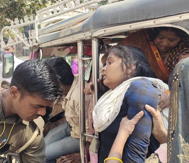 हिंदी समाचार |युवती ने गंगा में लगाई...